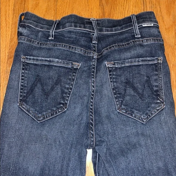 MOTHER Hustler Ankle Fray Jeans in Teaming Up